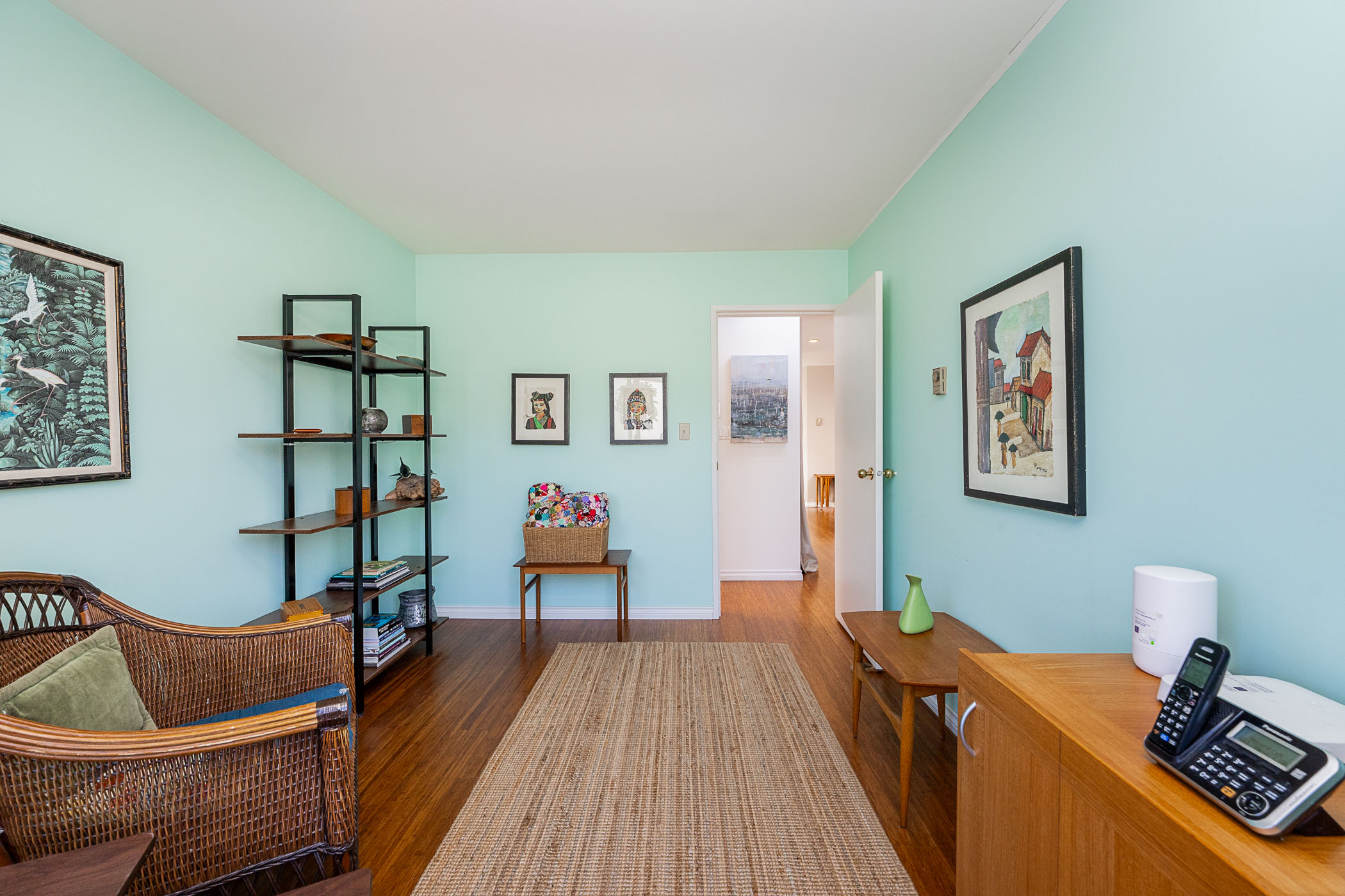 #201 - 2433 Bellevue Avenue